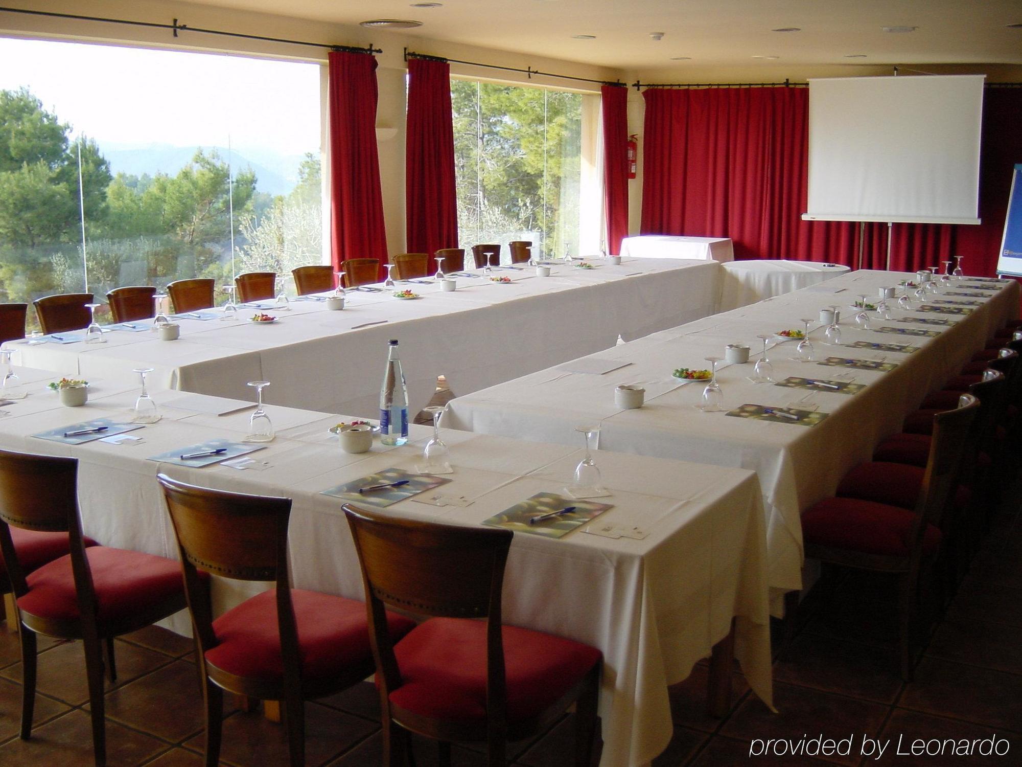 Hotel Golf Can Rafel Corbera de Llobregat Konforlar fotoğraf